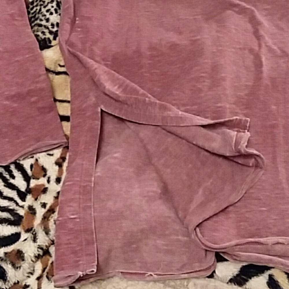 Cute distressed scoop neck longsleeve - Picture 4 of 6